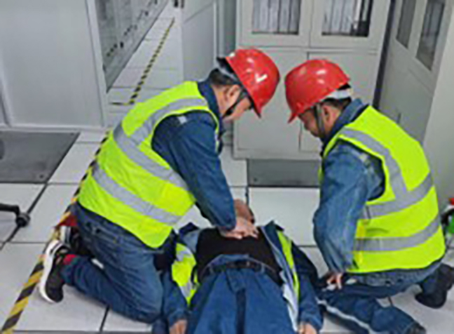 圖4 大豐光伏觸電應急演練施救現(xiàn)場.jpg